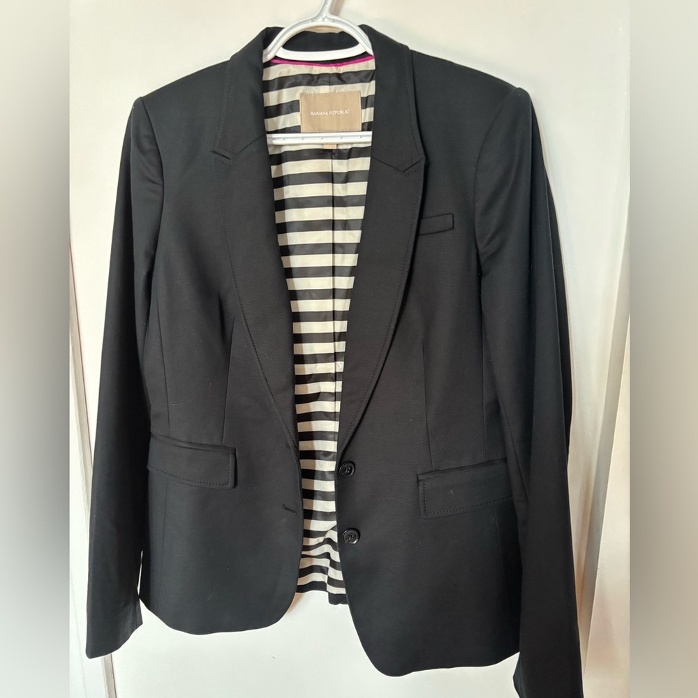 Banana Republic Classic dark navy Blazer